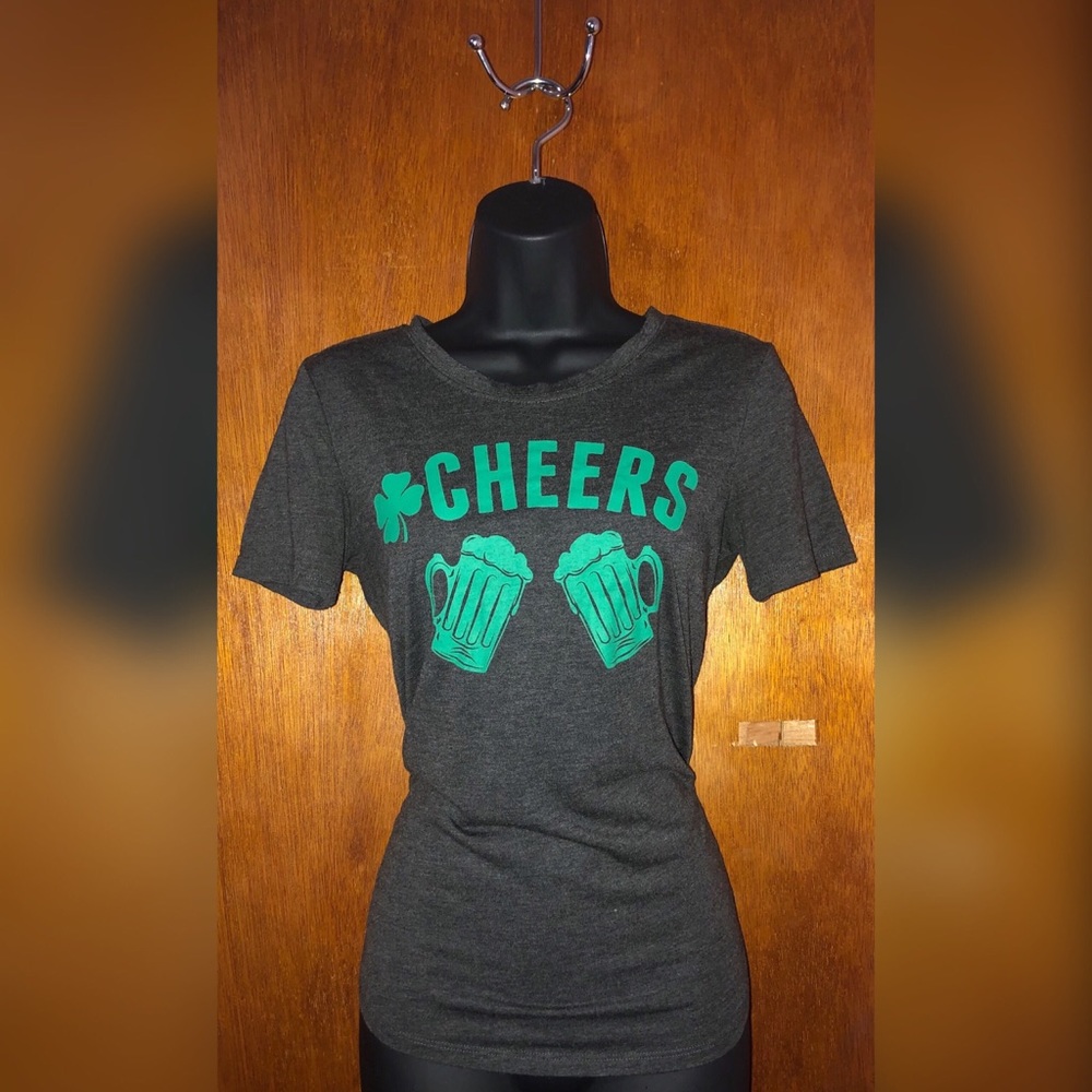 Gray “Cheers” tee